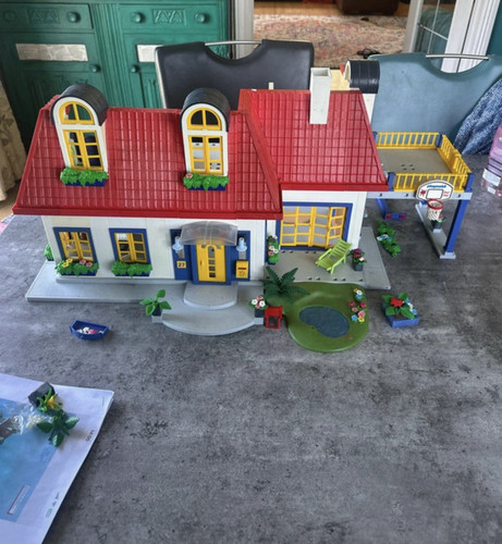 Playmobil large family house - large,