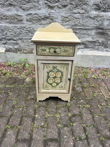 Vintage style painted pot - ,
