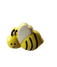 Bee button - 22mm shank Yellow