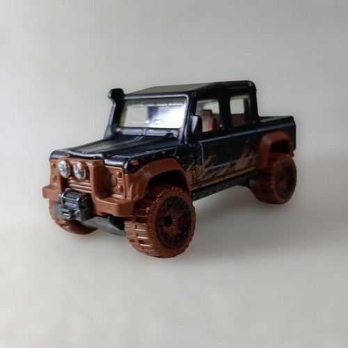 Rare land rover defender - land,