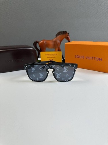 Sunglasses comes with - with, box