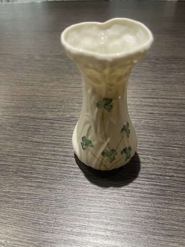 Small vintage shamrock daisy - small,