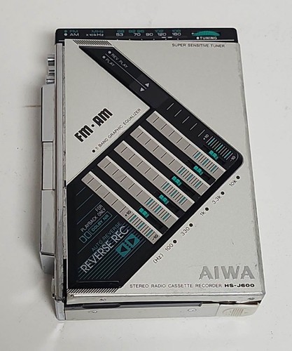 Silver aiwa cassette - am/fm,