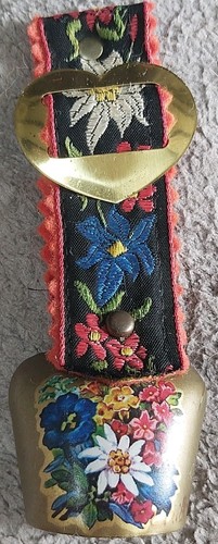 Vintage mini brass - cow, bell