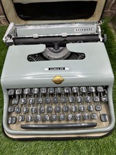 Vintage Olivetti Lettera 22