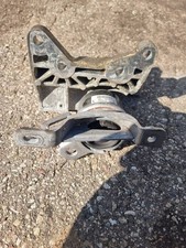 Land Rover Range Rover Evoque L538 2017 Diesel 132kW Engine mount bracket