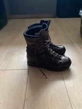 lowa jungle boots UK7