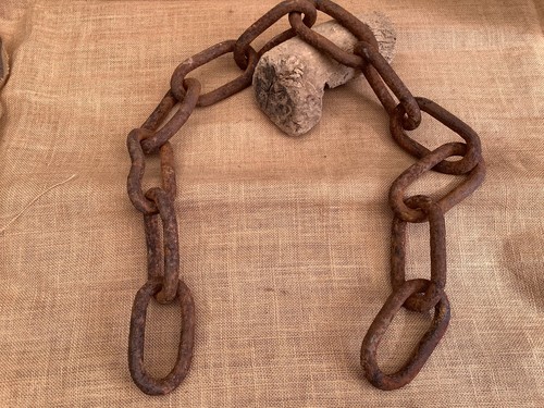Rusty old chain - rusty,