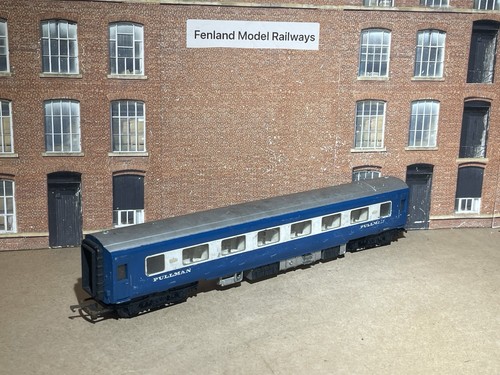 Triang gauge model railway - gauge,