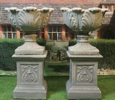 SINGLE TULIP URN ON SHERWOOD