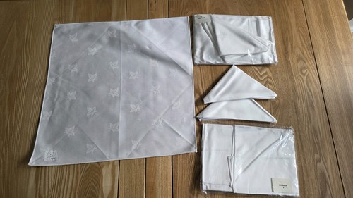 Vintage white embossed - x8,