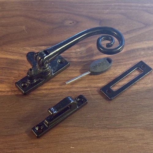 Black locking deluxe - locking,