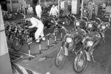 Honda Motor Co's CL72 CL50 are seen prior to shipping abroad Saita- Old Photo 1
