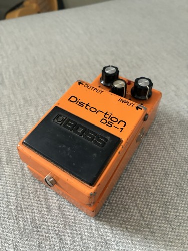 Boss distortion vintage - ds-1,