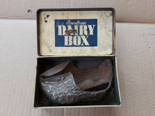 Old hinged tin - clogs, chocolate