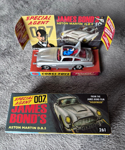 Corgi toys 007 james bond - james,