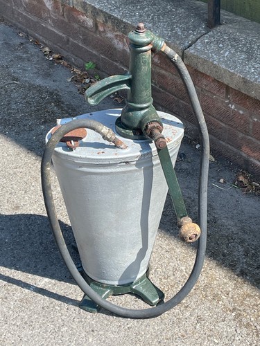 Vintage gear oil dispenser