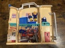 Fireman Sam Fire Rescue Centre Play Set with Figures. VGC