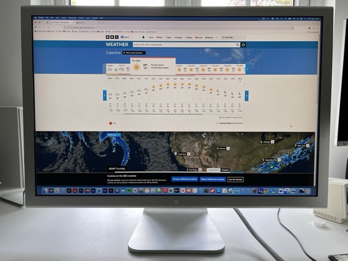 Apple cinema display with - display,