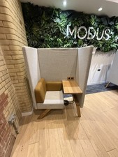 TOO the ZOO single user Booth