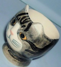 CUTE QUAIL POTTERY GREY BLACK CAT KITTEN HEAD HAND PAINTED EGG CUP 6.5cm HIGH