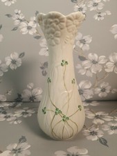 Belleek Pottery 10.5" Daisy Shamrock Spill Vase Daisies Green Shamrocks 