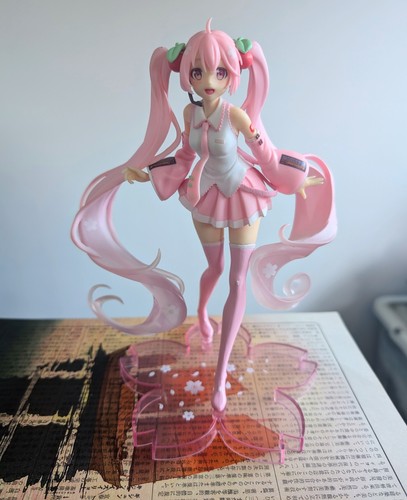 Sakura hatsune miku figure - sakura,