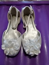 Young Girls Ivory Shoes Size 11