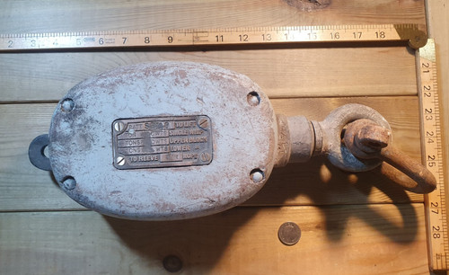 Vintage wooden block shackle - block, &