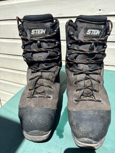 Chainsaw boots tree - chainsaw, boots/tree