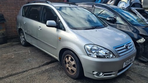 Toyota avensis verso breaking - toyota,