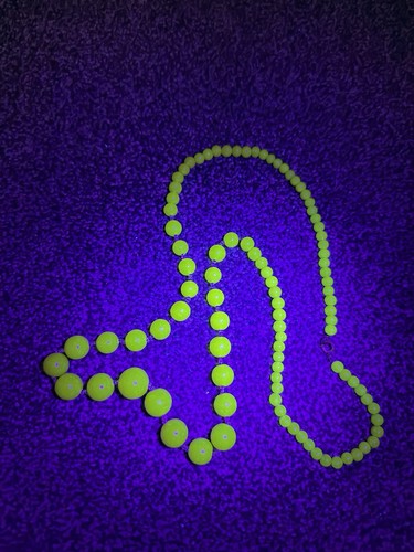Uranium glass necklace old - uranium,