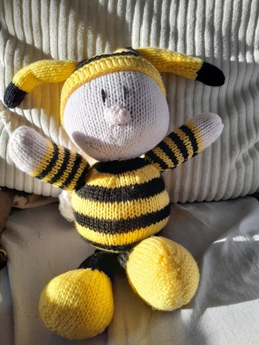 Knitted bumble bee soft - bumble, toy