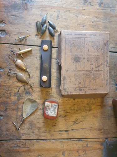 Vintage hardy lures cardboard - vintage,