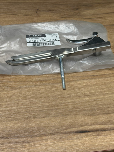 Datsun 1200 front door vent - door,