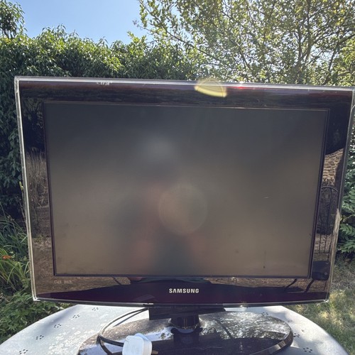 Samsung 32in lcd - samsung, flat