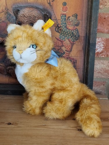 Rare 1988 sitting 23cm - rare,