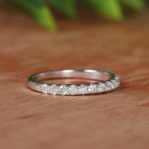 Round cut natural diamond - cut,