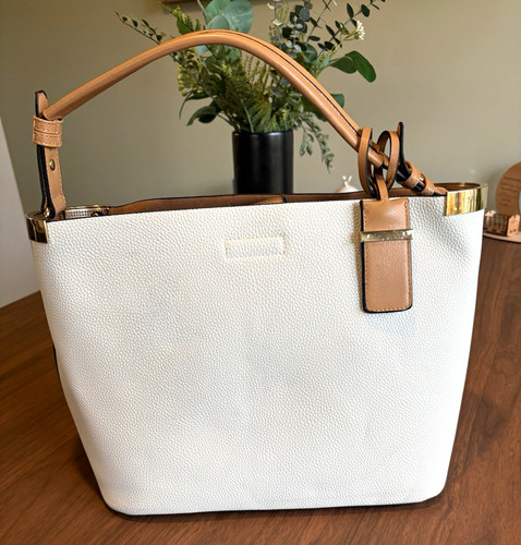River island white - island, pebbled
