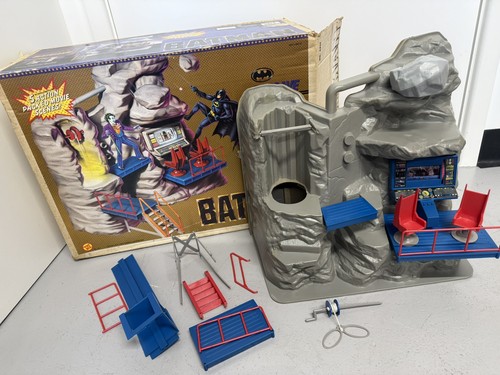 Vtg batman batcave - batman,