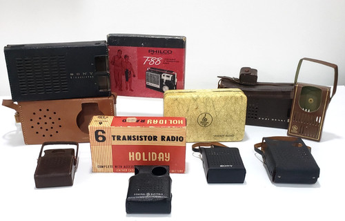 Vintage transistor radio - 11,