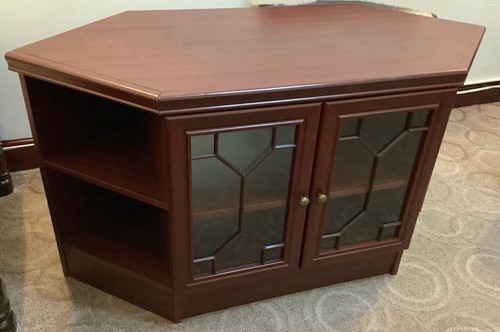 Wooden mahogany hexagon corner