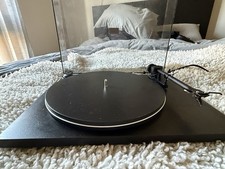 Pro-Ject Essential Turntable