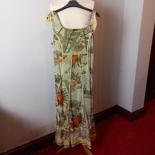 Women's Pause Cafe Green panel