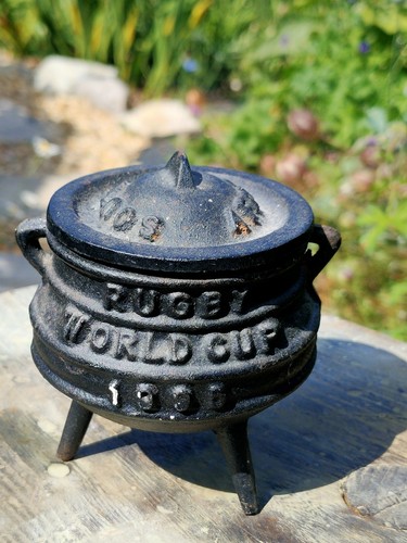 Small vintage cast - vintage,