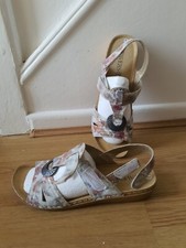 Pavers Size 9 (42) Sandals.