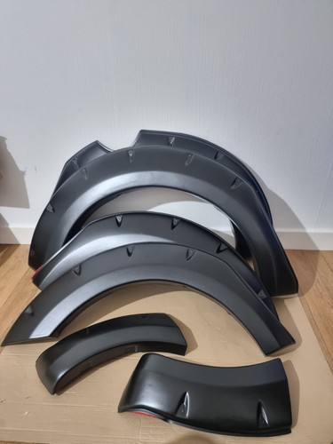 Black wide wheel - black,