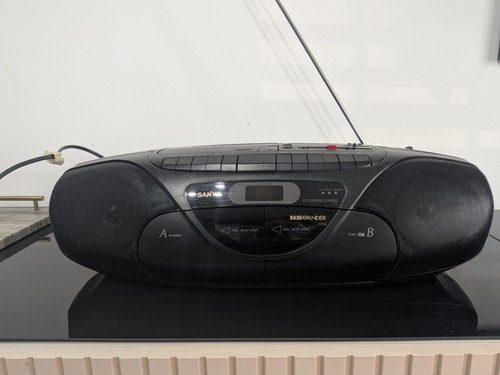 Sanyo mcd z37l - boombox, •