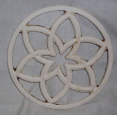Cast iron saucepan stand - iron,