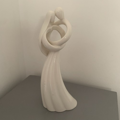 Circle love figurine - circle,